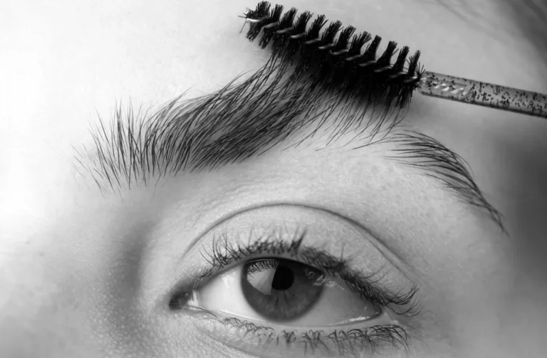 Injerto de cejas: técnica pelo a pelo, densidad y mantenimiento